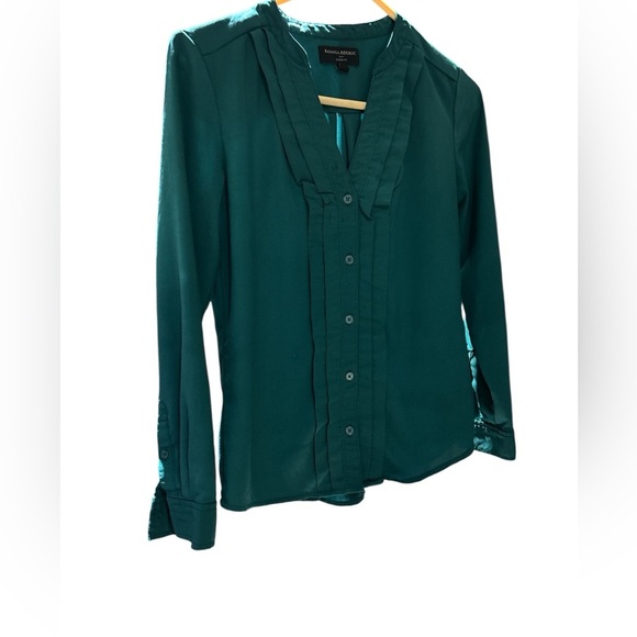 Banana Republic Green Button Down Shirt - Picture 2 of 6